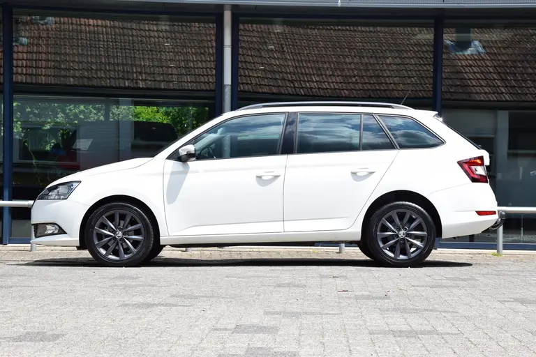 Skoda Fabia Combi 1.0 TSI 96PK Business Edition | Org NL | BOVAG Garantie | Trekhaak | Navigatie | Stoelverwarming | Parkeersensoren | Apple Carplay/Android Auto | 16'' Velgen | afbeelding 4