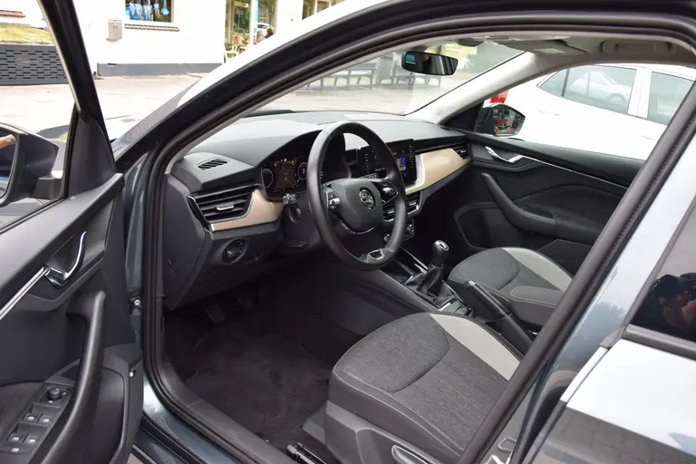 Skoda Kamiq 1.0 TSI 110PK Business Edition | Org. NL | BOVAG Garantie | Stoelverwarming | Vitrual Cockpit | Cruise & Climate Control | 17" Velgen | Parkeersensoren Voor&Achter | afbeelding 9