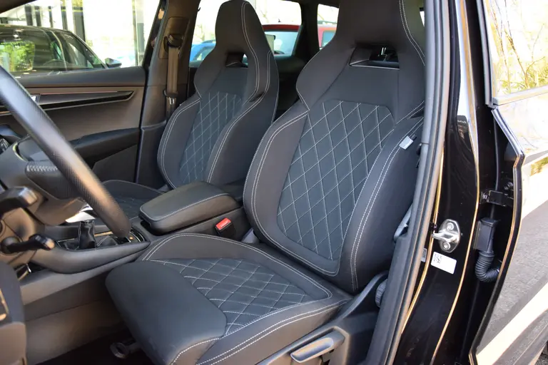 Skoda Karoq 1.5 TSI ACT Sportline Business | Org. NL | BOVAG Garantie | Panoramadak | Virtual Dashboard | Elektrische Achterklep | Achteruitrijcamera | 19'' Velgen | Stuur&Stoelverwarming | afbeelding 9