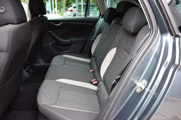 Skoda Kamiq 1.0 TSI 110PK Business Edition | Org. NL | BOVAG Garantie | Stoelverwarming | Vitrual Cockpit | Cruise & Climate Control | 17" Velgen | Parkeersensoren Voor&Achter | afbeelding 8