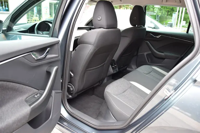 Skoda Kamiq 1.0 TSI 110PK Business Edition | Org. NL | BOVAG Garantie | Stoelverwarming | Vitrual Cockpit | Cruise & Climate Control | 17" Velgen | Parkeersensoren Voor&Achter | afbeelding 7