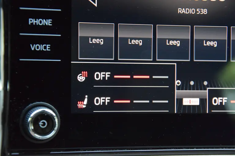 Skoda Karoq 1.5 TSI 150PK ACT Business Edition DSG Automaat | Org. NL | BOVAG Garantie | Lederen bekleding | Stoelverwarming | Stuurverwarming | Full LED koplampen | afbeelding 27