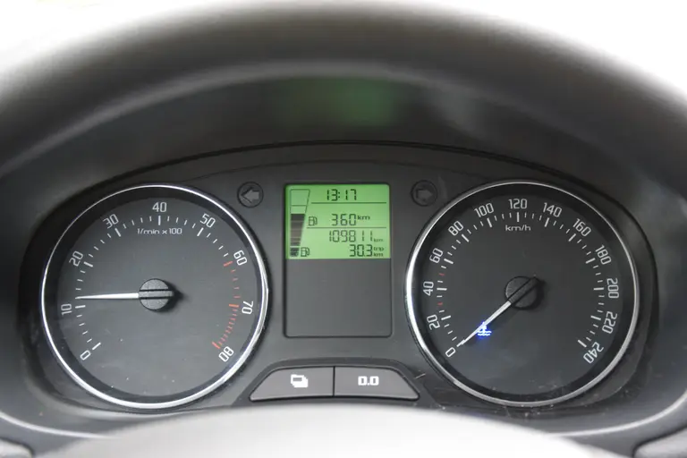 Skoda Fabia 1.2 TSI Ambition | Org. NL | Incl. Nieuwe APK | Trekhaak | Cruise Control | Airco | All Season Banden | Radio/CD/AUX | Slechts 109.000KM NAP! | afbeelding 14