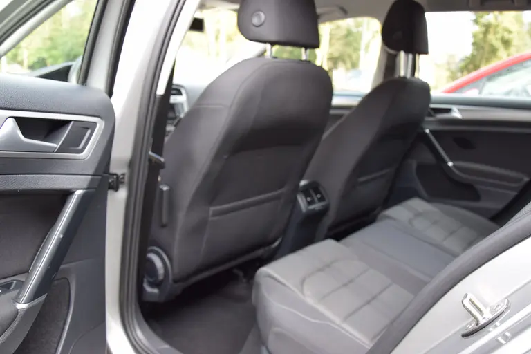 Volkswagen Golf 1.0 TSI Business Edition Connected DSG Automaat | Org. NL | BOVAG Garantie | Achteruitrijcamera | Navigatie | Cruise&Climate Control | All Season Banden | 16'' Velgen | afbeelding 7