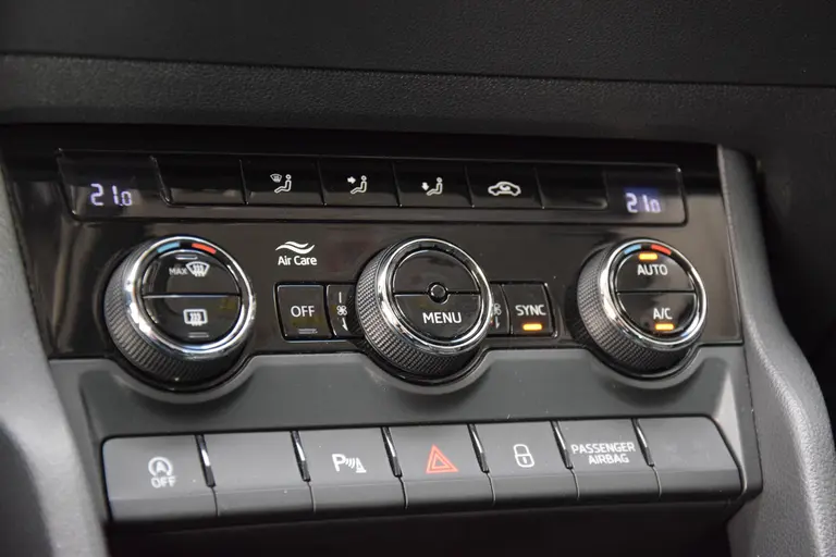 Skoda Karoq 1.5 TSI 150PK ACT Business Edition DSG Automaat | Org. NL | BOVAG Garantie | Trekhaak | Volledig Lederen Bekleding | Apple Carplay/Android Auto | PDC Voor&Achter | Cruise&Climate Control | afbeelding 27