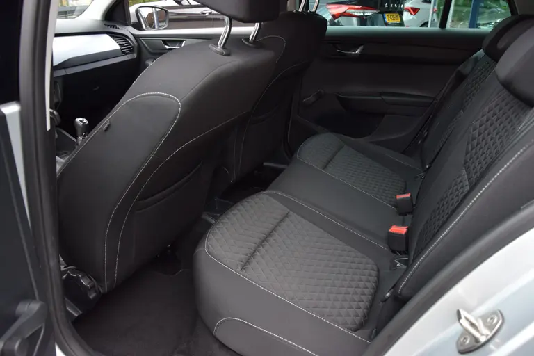 Skoda Fabia Combi 1.2 TSI Edition | Org. NL | BOVAG Garantie | 1e Eigenaar | Parkeersensoren Achter | 16'' Velgen | Stoelverwarming | Airco | Cruise Control | DAB Radio | afbeelding 7