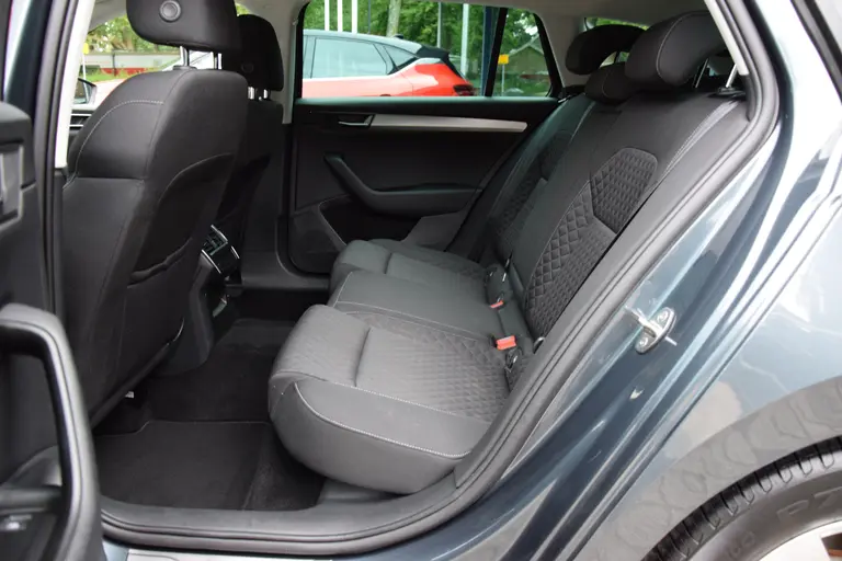 Skoda Superb Combi 1.5 TSI 150PK ACT Business Edition DSG Automaat | Org. NL | BOVAG Garantie | Trekhaak | Apple Carplay/Android Auto | Full LED | PDC Achter | Cruise&Climate Control | afbeelding 8