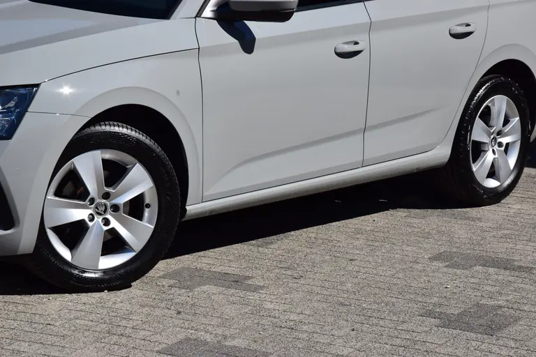 Skoda Scala 1.0 TSI Sport Business DSG Automaat | Org. NL | BOVAG Garantie | Cruise & Climate Control | Parkeersensoren | Full LED | Sportstoelen | Apple Carplay / Android Auto | afbeelding 16