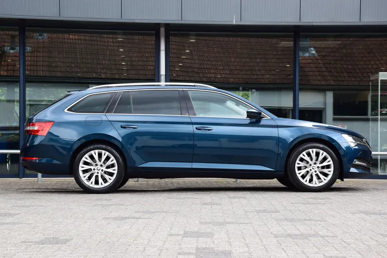 Skoda Superb Combi 1.5 TSI ACT 150PK Business Edition DSG Automaat | Org. NL | BOVAG Garantie | Trekhaak | Virtual dashboard | Apple Carplay/Android Auto | Elektrische bestuurdersstoel met geheugen | Verwarmde voorruit / Voorstoelen | afbeelding 5