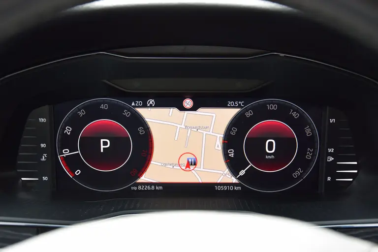 Skoda Superb Combi 1.5 TSI ACT 150PK Business Edition DSG Automaat | Org. NL | BOVAG Garantie | Trekhaak | Virtual dashboard | Apple Carplay/Android Auto | Elektrische bestuurdersstoel met geheugen | Verwarmde voorruit / Voorstoelen | afbeelding 17