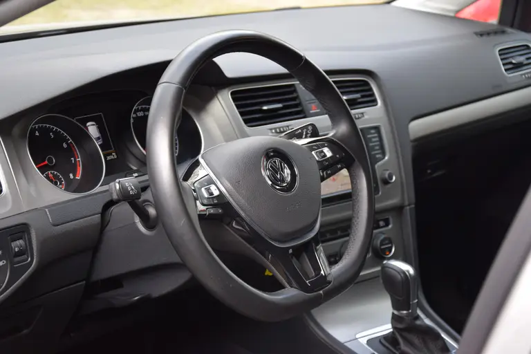 Volkswagen Golf 1.0 TSI Business Edition Connected DSG Automaat | Org. NL | BOVAG Garantie | Achteruitrijcamera | Navigatie | Cruise&Climate Control | All Season Banden | 16'' Velgen | afbeelding 17