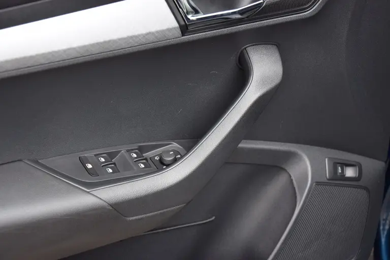 Skoda Karoq 1.0 TSI 110PK Business Edition | Org. NL | incl. BOVAG / Fabrieksgarantie | Navigatie | Full LED | Stoel&Stuurverwarming | Elektrische Kofferklep | Alcantara Bekleding | afbeelding 32
