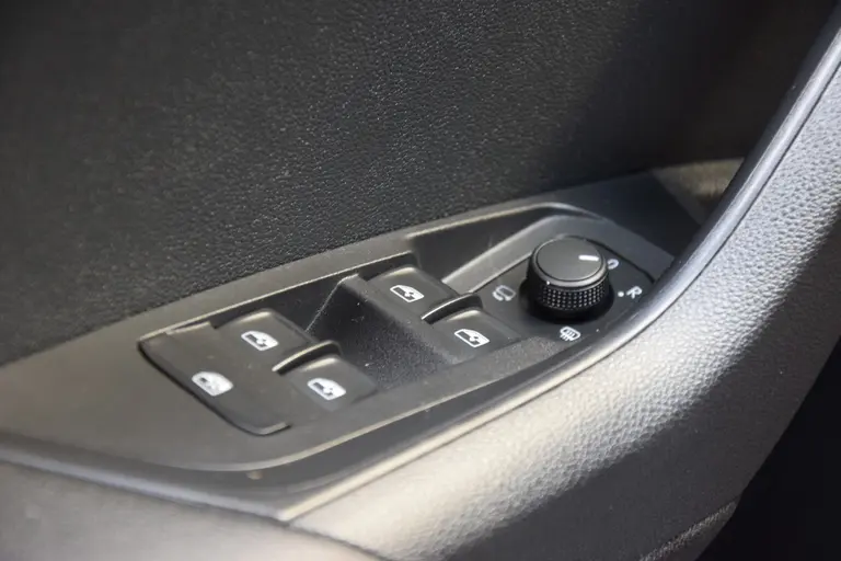 Skoda Karoq 1.5 TSI ACT Sportline Business DSG Automaat | incl. BOVAG Garantie | NL-Auto | Navigatie | Virtual Cockpit | Achteruitrijcamera | 18'' Velgen | Full LED | Carplay | DAB | Keyless Entry&GO | afbeelding 32