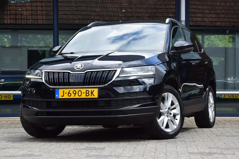 Skoda Karoq 1.5 TSI 150PK ACT Business Edition DSG Automaat | Org. NL | BOVAG Garantie | Lederen bekleding | Stoelverwarming | Stuurverwarming | Full LED koplampen | afbeelding 2