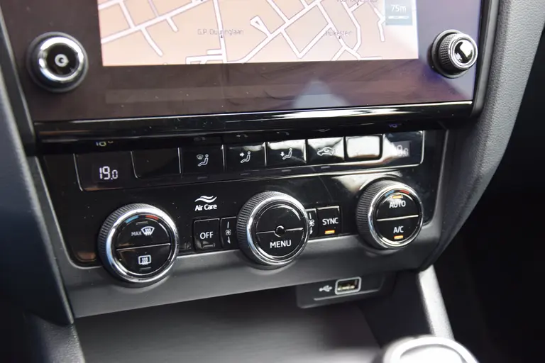 Skoda Octavia Combi 1.0 TSI 116PK Business Edition | Org. NL |  BOVAG Garantie | Navigatie | Achteruirijcamera | Cruise&Climate Control | PDC Achter | Apple Carplay/Android Auto | afbeelding 24