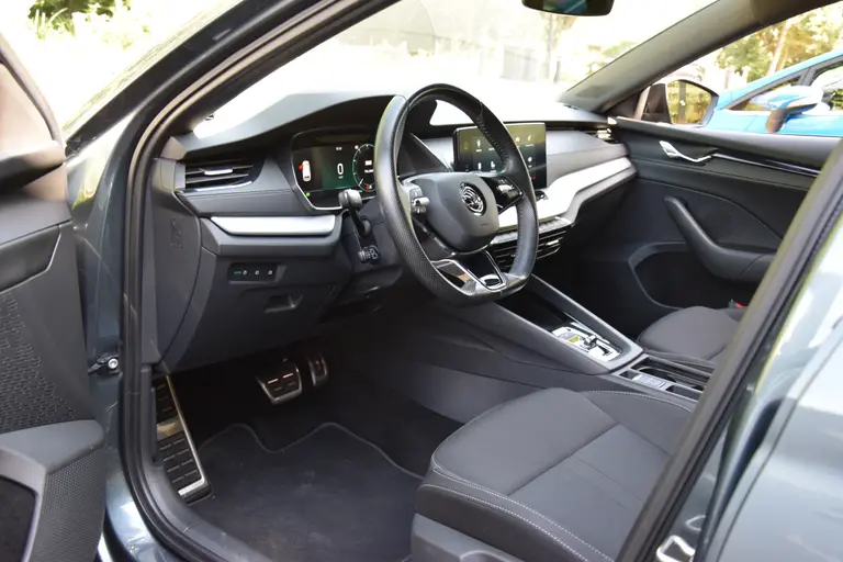 Skoda Octavia Combi 1.5 e-TSI 150PK Sport Business DSG Automaat | Org. NL | BOVAG Garantie | Adaptieve Cruise Control | Virtual Cockpit | Apple Carplay/Android Auto | 18'' Velgen | Full LED | afbeelding 9