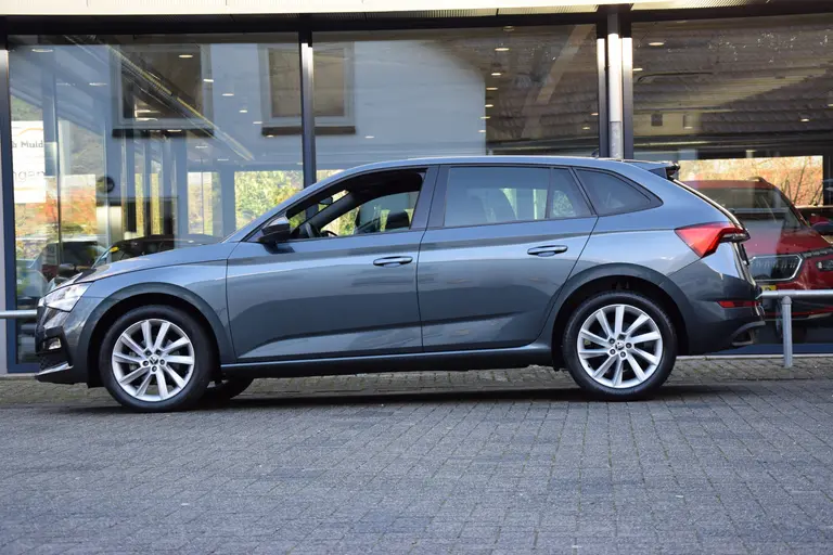 Skoda Scala 1.0 TSI 116PK Sport Business | BOVAG Garantie | NL-Auto | Cruise & Climate Control | Parkeersensoren | Full LED | Sportstoelen | 17'' Velgen | Apple Carplay / Android Auto | afbeelding 4