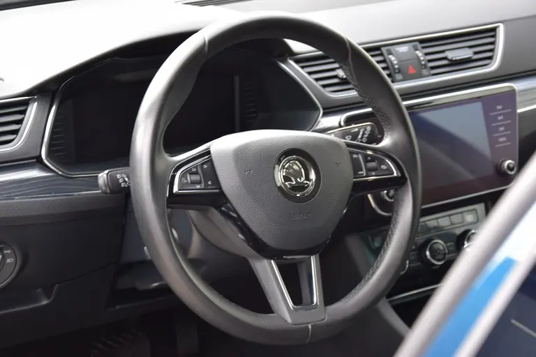 Skoda Superb Combi 1.5 TSI ACT 150PK Business Edition DSG Automaat | Org. NL | BOVAG Garantie | Trekhaak | Virtual dashboard | Apple Carplay/Android Auto | Elektrische bestuurdersstoel met geheugen | Verwarmde voorruit / Voorstoelen | afbeelding 21