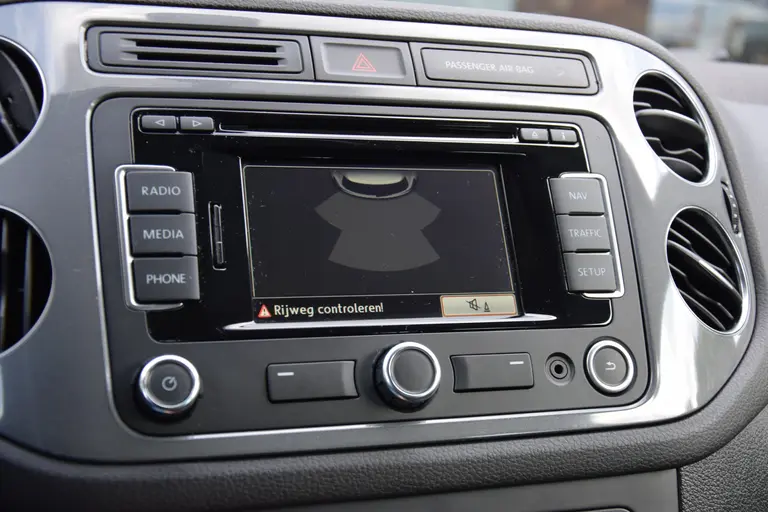 Volkswagen Tiguan 1.4 TSI Sport&Style 160PK | Trekhaak | Navigatie | Volledig Lederen Interieur | Parkeersensoren Achter | Xenon Verlichting | Stoelverwarming | Bluetooth Telefoonverbinding | afbeelding 22