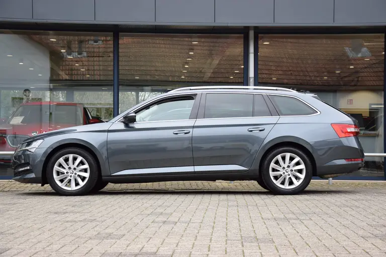 Skoda Superb Combi 1.5 TSI 150K ACT Business Edition DSG Automaat | Org. NL | BOVAG Garantie | Adaptive Cruise Control | Full LED | 17'' Velgen Met All Season Banden | PDC Voor&Achter | afbeelding 4
