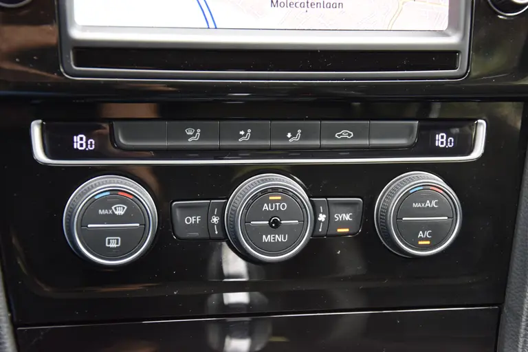 Volkswagen GOLF Variant 1.4 TSI Highline DSG Automaat | Org. NL | Trekhaak | Achteruitrijcamera | Navigatie | Alcantara Bekleding | 18'' Velgen | Cruise & Climate Control | Bluetooth | afbeelding 24