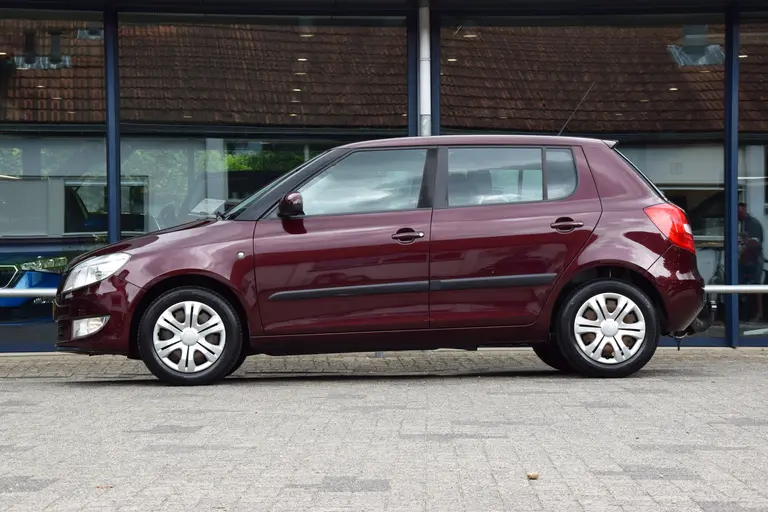 Skoda Fabia 1.2 TSI Ambition | Org. NL | Incl. Nieuwe APK | Trekhaak | Cruise Control | Airco | All Season Banden | Radio/CD/AUX | Slechts 109.000KM NAP! | afbeelding 4