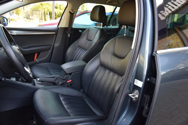 Skoda Octavia Combi 1.0 TSI Greentech Style Business DSG Automaat | Org. NL | BOVAG Garantie | Achteruitrijcamera | Stoelverwarming |  Lederen Bekleding | Full LED | Apple Carplay/Android Auto | afbeelding 10