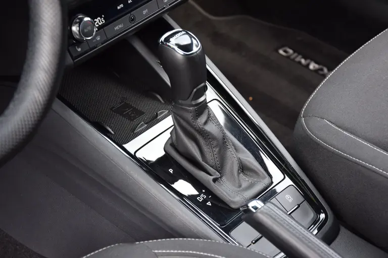 Skoda Kamiq 1.0 TSI 116PK Sport Business DSG Automaat | BOVAG Garantie | Org. NL | Sportstoelen | Stoelverwarming | Cruise&Climate Control | PDC Achter | Apple Carplay/ Android Auto | afbeelding 18