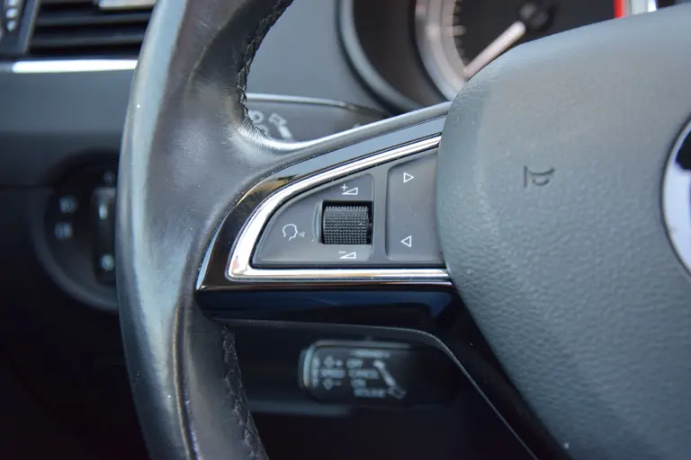 Skoda Octavia Combi 1.0 TSI Greentech Ambition Business DSG Automaat | Org. NL | BOVAG Garantie | Trekhaak | Panoramadak | 17'' Velgen | All Season Banden | Adaptive Cruise Control | afbeelding 27