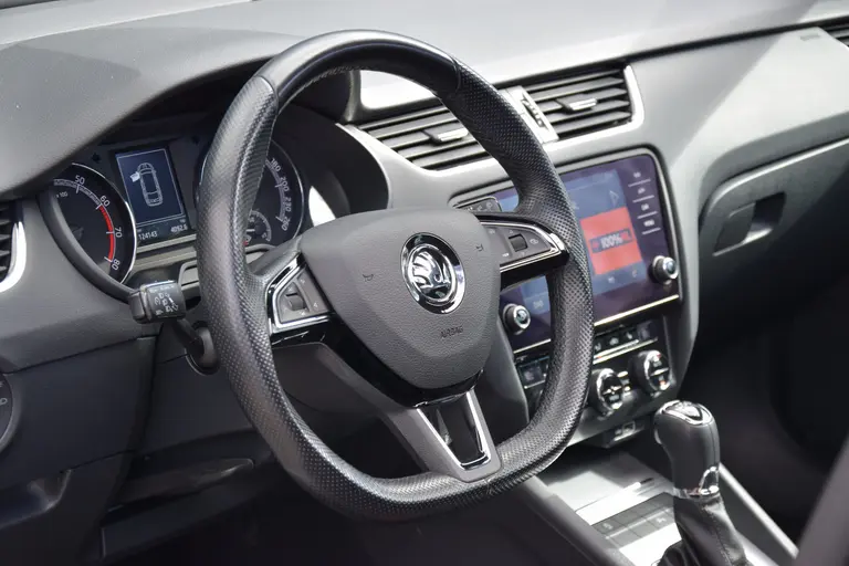 Skoda Octavia Combi 1.5 TSI Greentech Sport Business DSG Automaat | Org. NL | BOVAG Garantie | Trekhaak | Panoramadak | Stoelverwarming | DAB Radio | PDC Voor&Achter | afbeelding 18