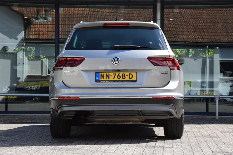 Volkswagen Tiguan 2.0 TSI 180PK 4Motion Highline DSG Automaat | NL-Auto | incl. BOVAG Garantie | 1e Eigenaar | Dealer onderhouden | Trekhaak (2500kg) | Adaptive Cruise Control | Lederen bekleding | Parkeer assistent | BTW Auto | afbeelding 13