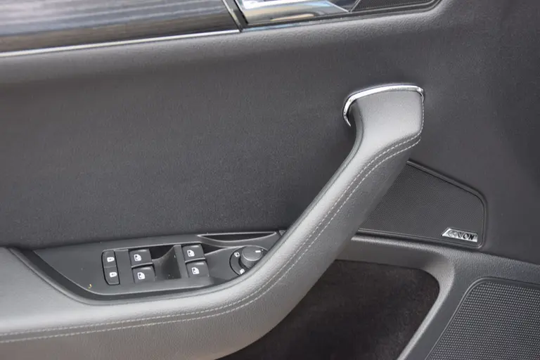 Skoda Superb Combi 1.5 TSI ACT 150PK Business Edition DSG Automaat | Org. NL | BOVAG Garantie | Trekhaak | Virtual dashboard | Apple Carplay/Android Auto | Elektrische bestuurdersstoel met geheugen | Verwarmde voorruit / Voorstoelen | afbeelding 36
