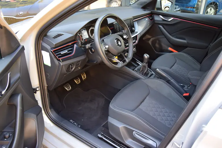 Skoda Scala 1.0 TSI 111PK Sport Business | Org. NL | BOVAG Garantie | Cruise & Climate Control | Parkeersensoren | Full LED | Sportstoelen | Apple Carplay / Android Auto | afbeelding 9