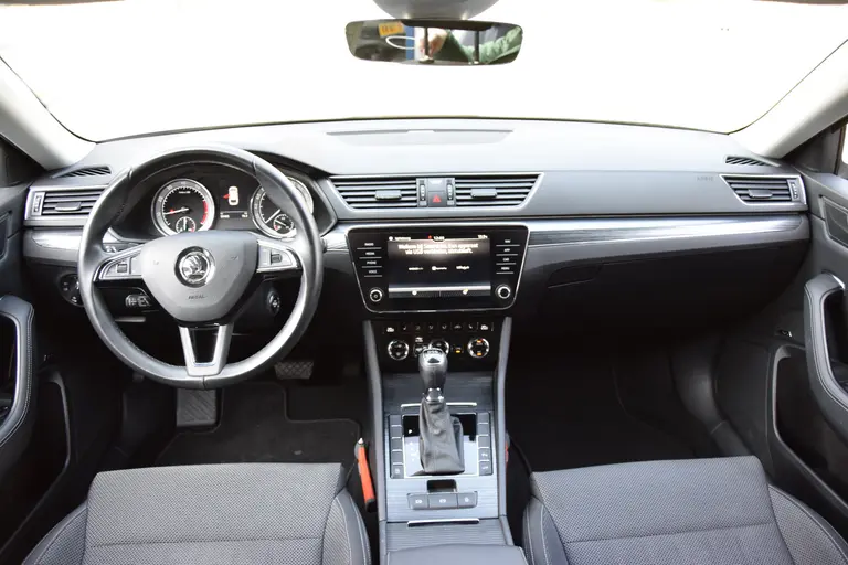 Skoda Superb Combi 1.5 TSI ACT 150PK Business Edition DSG Automaat | Org. NL | BOVAG Garantie | Apple Carplay/Android Auto | Elektrische Bestuurdersstoel | Verwarmde voorruit / Stoelen | afbeelding 6