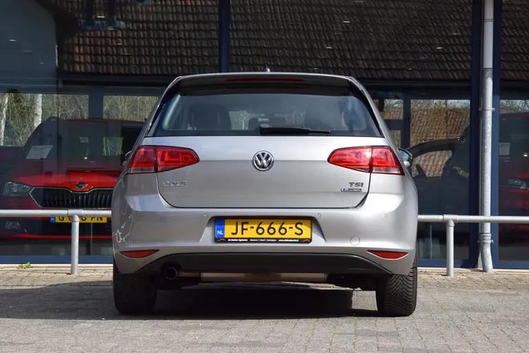 Volkswagen Golf 1.0 TSI Business Edition Connected DSG Automaat | Org. NL | BOVAG Garantie | Achteruitrijcamera | Navigatie | Cruise&Climate Control | All Season Banden | 16'' Velgen | afbeelding 12