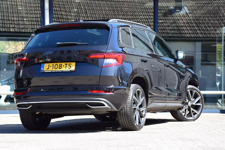 Skoda Karoq 1.5 TSI ACT Sportline Business | Org. NL | BOVAG Garantie | Panoramadak | Virtual Dashboard | Elektrische Achterklep | Achteruitrijcamera | 19'' Velgen | Stuur&Stoelverwarming | afbeelding 2