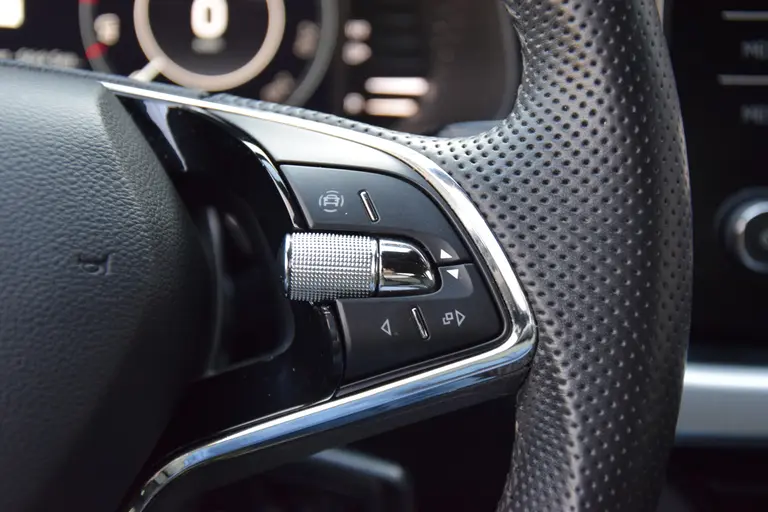 Skoda Kamiq 1.0 TSI 111PK Sport Business | Org. NL | BOVAG Garantie | Trekhaak | Virtual Cocpit | Sportstoelen | Cruise&Climate Control | PDC Achter | Apple Carplay/ Android Auto | afbeelding 26