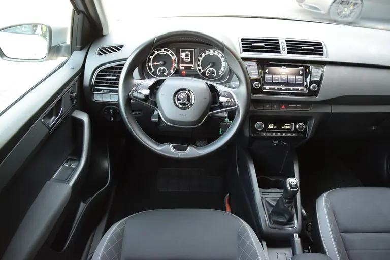 Skoda Fabia 1.0 TSI 96PK Ambition | Org. NL | BOVAG Garantie | Cruise & Climate Control | Parkeersensoren | 15'' Velgen | Apple Carplay/ Android Auto | LED Dagrijverlichting | afbeelding 6