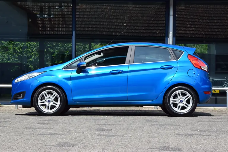 Ford Fiesta 1.0 EcoBoost Titanium | Incl. Nieuwe Distributieriem | Stoelverwarming | Climate Control | 15'' Velgen | Voorruitverwarming | PDC Voor&Achter | Bluetooth | afbeelding 4