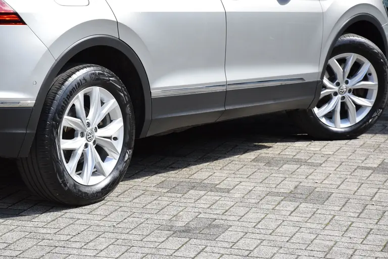 Volkswagen Tiguan 2.0 TSI 180PK 4Motion Highline DSG Automaat | NL-Auto | incl. BOVAG Garantie | 1e Eigenaar | Dealer onderhouden | Trekhaak (2500kg) | Adaptive Cruise Control | Lederen bekleding | Parkeer assistent | BTW Auto | afbeelding 17