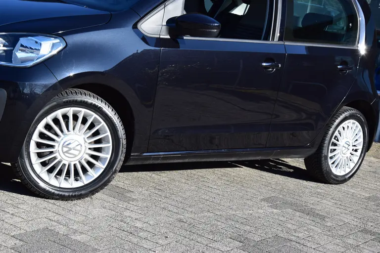 Volkswagen up! 1.0 BMT move up! | Org. NL | BOVAG Garantie | Airco| Bluetooth Telefoonverbinding | 15'' Velgen | All Season Banden | LED Dagrijverlichting | afbeelding 16