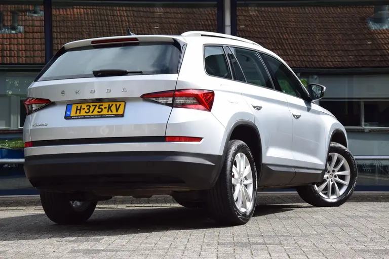 Skoda Kodiaq 1.5 TSI 150PK Business Edition | Org. NL | BOVAG Garantie | Trekhaak | Half Leder | PDC Voor&Achter + Camera | Stoelverwarming | Apple Carplay/Android Auto | Full LED | afbeelding 2
