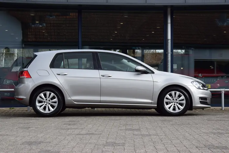 Volkswagen Golf 1.0 TSI Business Edition Connected DSG Automaat | Org. NL | BOVAG Garantie | Achteruitrijcamera | Navigatie | Cruise&Climate Control | All Season Banden | 16'' Velgen | afbeelding 5