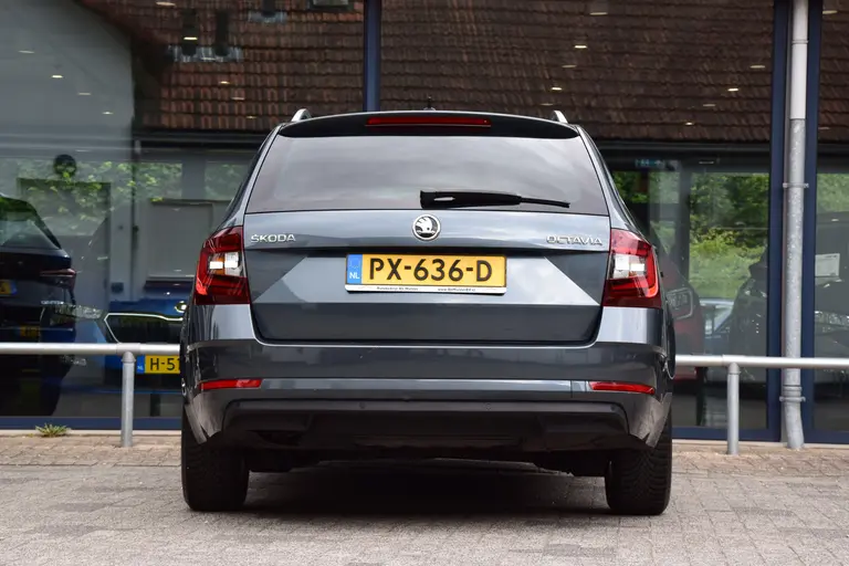 Skoda Octavia Combi 1.0 TSI Greentech Style Business | Org. NL | BOVAG Garantie | Full LED | Half Leder | PDC Voor&Achter | Stoelverwarming | Sportstuur | Cruise Control | afbeelding 12
