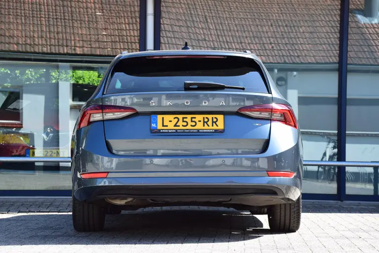 Skoda Octavia Combi 1.5 e-TSI 150PK Sport Business DSG Automaat | Org. NL | BOVAG Garantie | Adaptieve Cruise Control | Virtual Cockpit | Apple Carplay/Android Auto | 18'' Velgen | Full LED | afbeelding 12