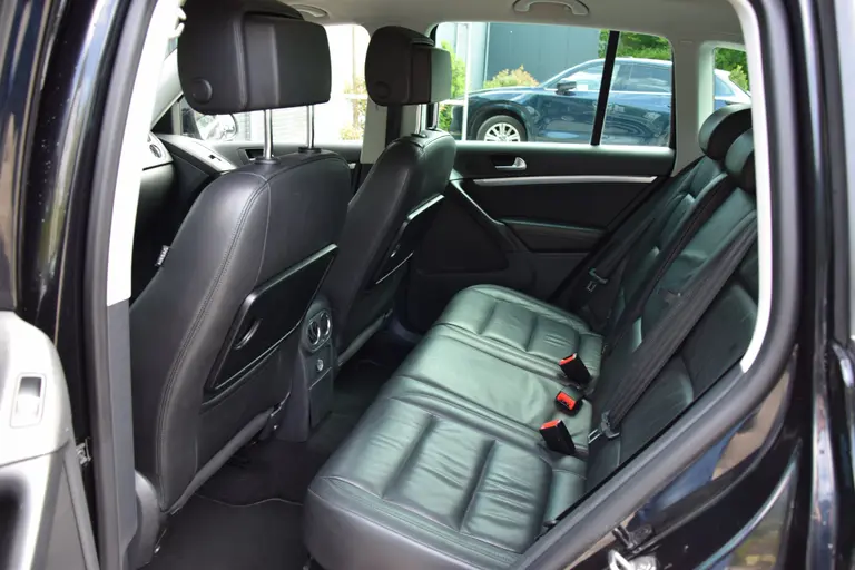 Volkswagen Tiguan 1.4 TSI Sport&Style 160PK | Trekhaak | Navigatie | Volledig Lederen Interieur | Parkeersensoren Achter | Xenon Verlichting | Stoelverwarming | Bluetooth Telefoonverbinding | afbeelding 7
