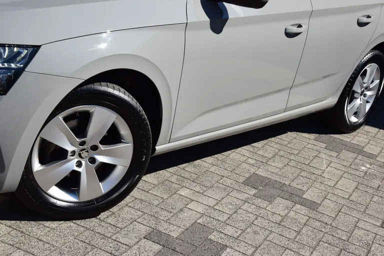 Skoda Scala 1.0 TSI 111PK Sport Business | Org. NL | BOVAG Garantie | Cruise & Climate Control | Parkeersensoren | Full LED | Sportstoelen | Apple Carplay / Android Auto | afbeelding 16