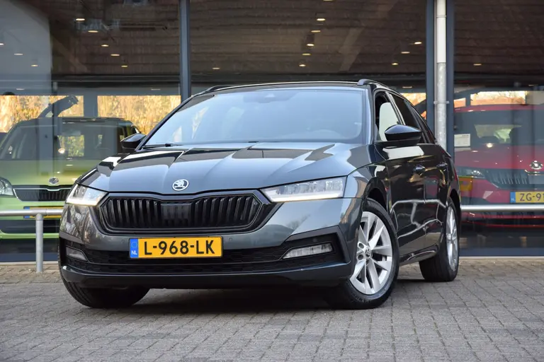 Skoda Octavia Combi 1.5 e-TSI Sport Business DSG Automaat | Org. NL | BOVAG Garantie | Trekhaak | Adaptieve Cruise Control | Virtual Cockpit | Stoelverwarming | Achteruitrijcamera | Carplay | afbeelding 2