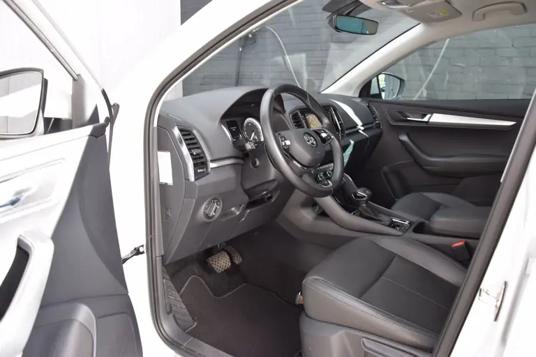 Skoda Karoq 1.5 TSI 150PK ACT Business Edition DSG Automaat | Org. NL | BOVAG Garantie | Trekhaak | Volledig Lederen Bekleding | Apple Carplay/Android Auto | PDC Voor&Achter | Cruise&Climate Control | afbeelding 10