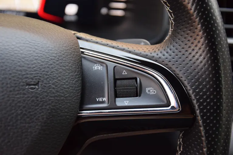 Skoda Karoq 1.5 TSI ACT Sportline Business DSG Automaat | incl. BOVAG Garantie | NL-Auto | Navigatie | Virtual Cockpit | Achteruitrijcamera | 18'' Velgen | Full LED | Carplay | DAB | Keyless Entry&GO | afbeelding 26